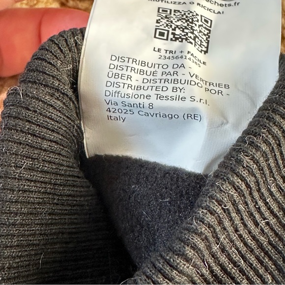 Intrend by Max Mara Plush Effect Mittens Size: OS New Fall / Winter Color: Camel - Picture 7 of 10